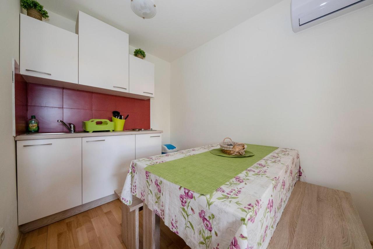 Guesthouse Šime Kolan Extérieur photo