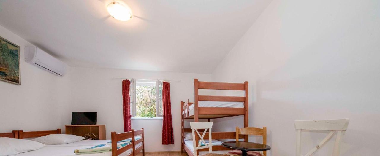 Guesthouse Šime Kolan Extérieur photo