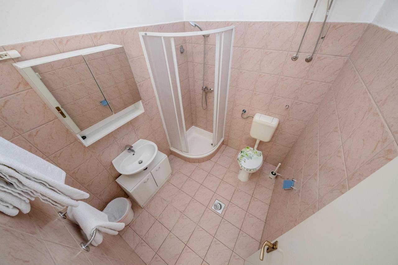 Guesthouse Šime Kolan Extérieur photo